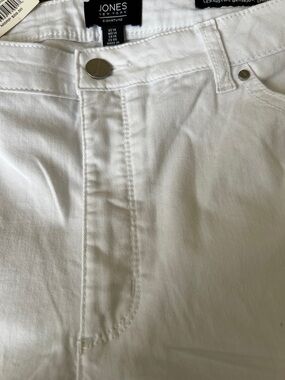 Jones New York White Signature Lexington Bermuda Short
